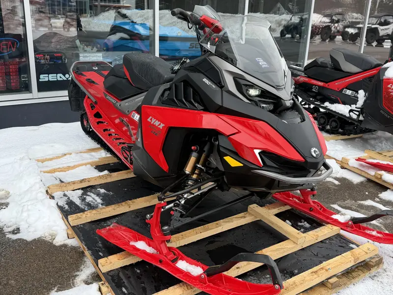 Lynx RAVE RE 850 E-TEC Ice Ripper XT 1.25" M.S./E.S. w/ 10.25" Touchscreen (CAN) 2024