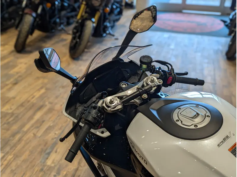 2026 CFMOTO 675SS // Nebula White thumbnail 8