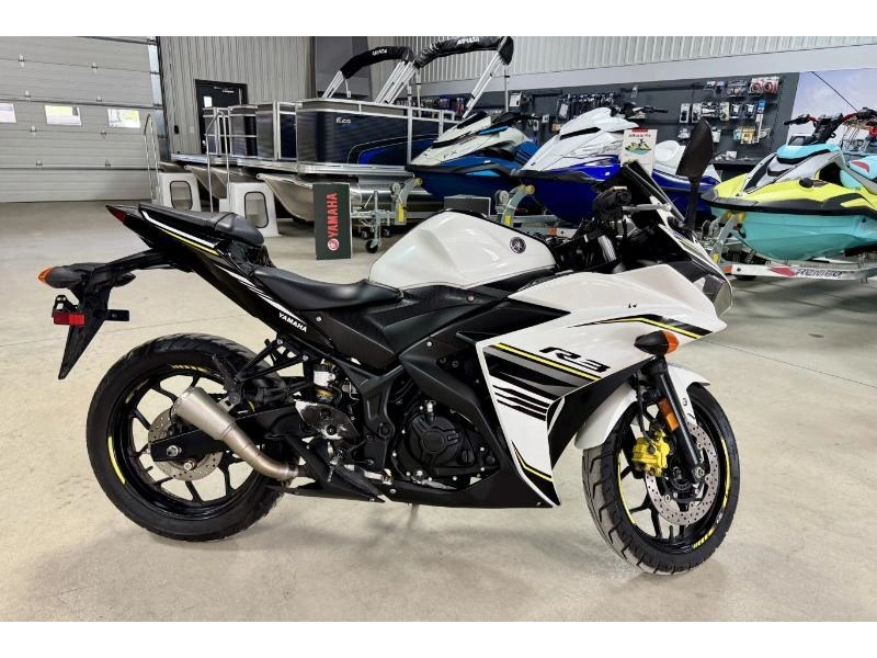 Yamaha R3 2017 alt