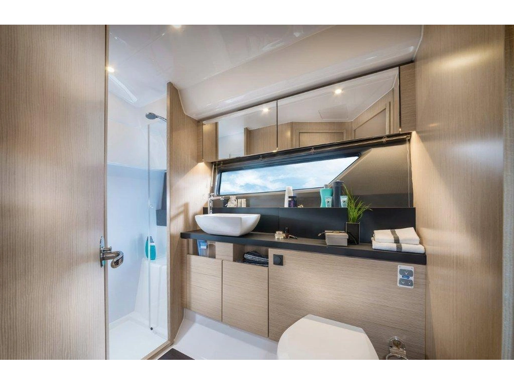 Bavaria R40 2026 alt