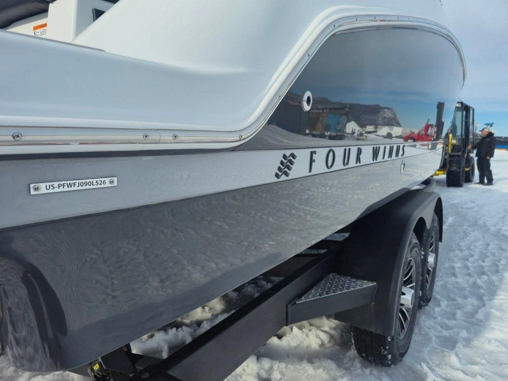 Four Winns Hd8 6.2l/350hp 2026 alt