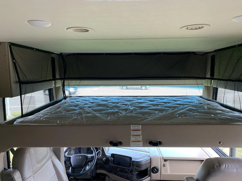 2022 Thor Motor Coach Miramar 35.2 alt