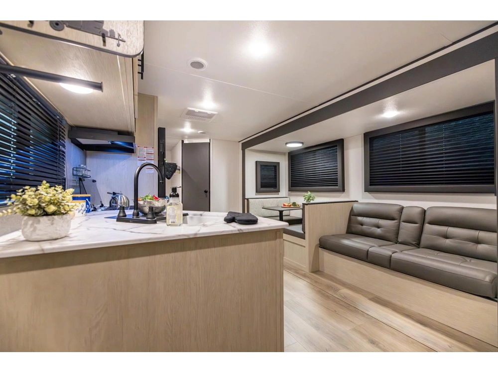Coachmen Shasta I-5 Edition 527bhs 2026 alt