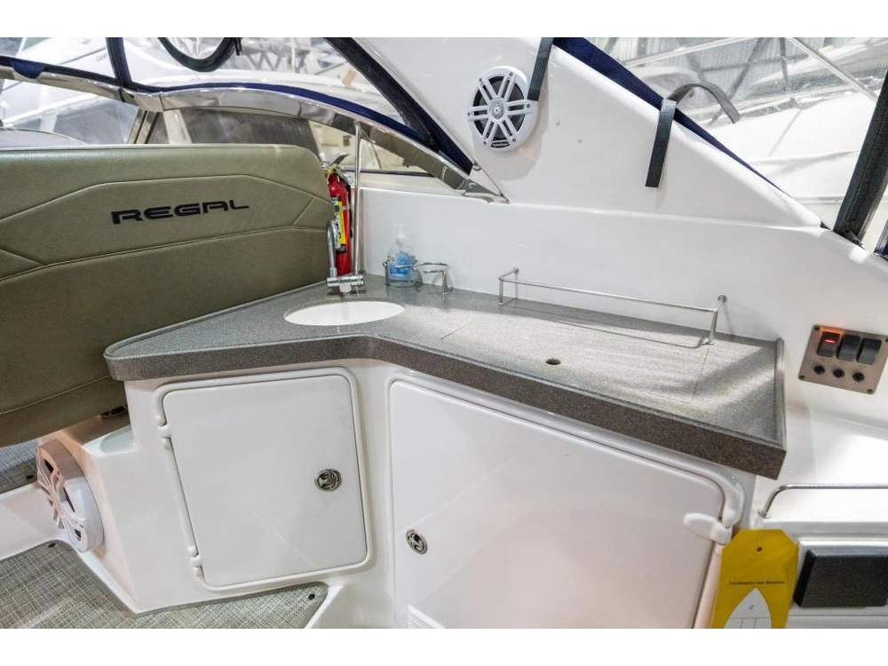 2007 Regal 3760 Commodore alt