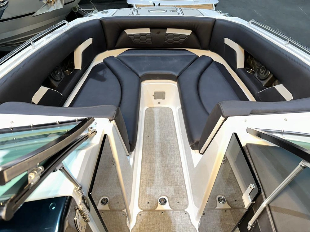 Four Winns Hd8 Mercruiser 6.2l / Bravo 3 2024 alt