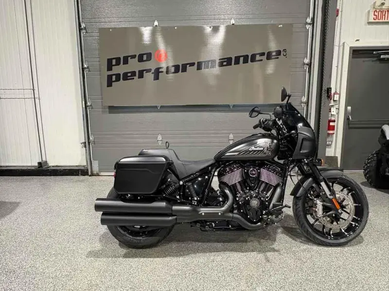 2025 Indian Motorcycle Sport Chief RT thumbnail 3