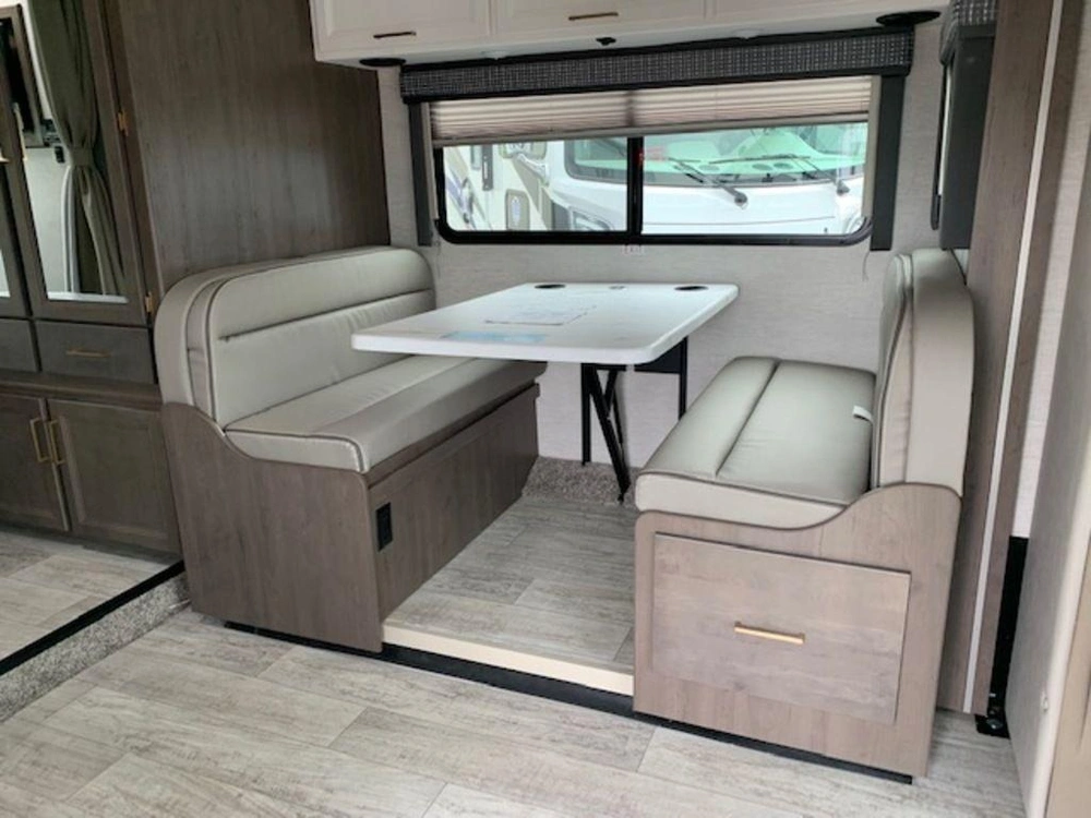 2024 Thor Motor Coach Chateau 24f alt