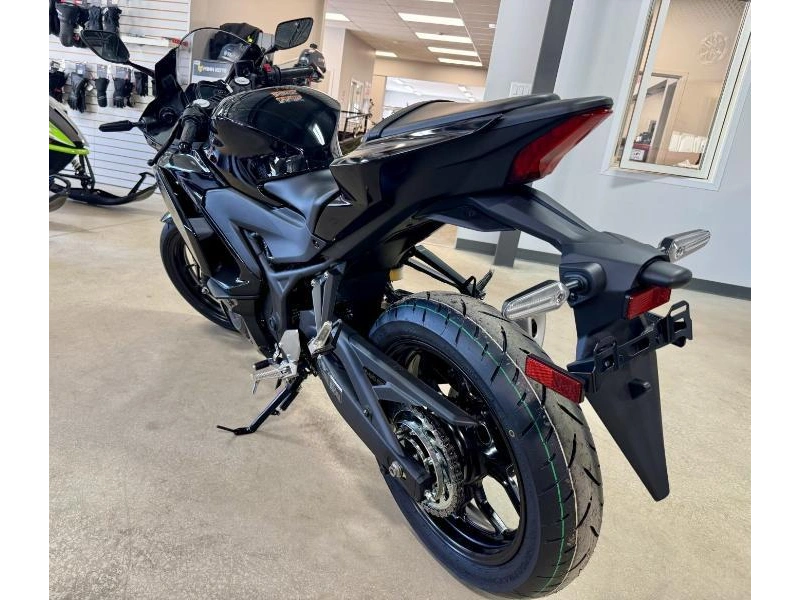 Yamaha Yzf-r3 2026 alt