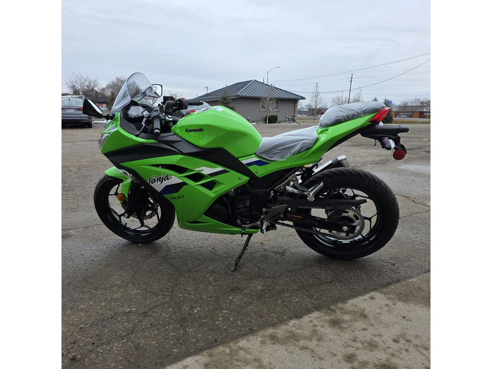 2026 Kawasaki Ninja 300 alt