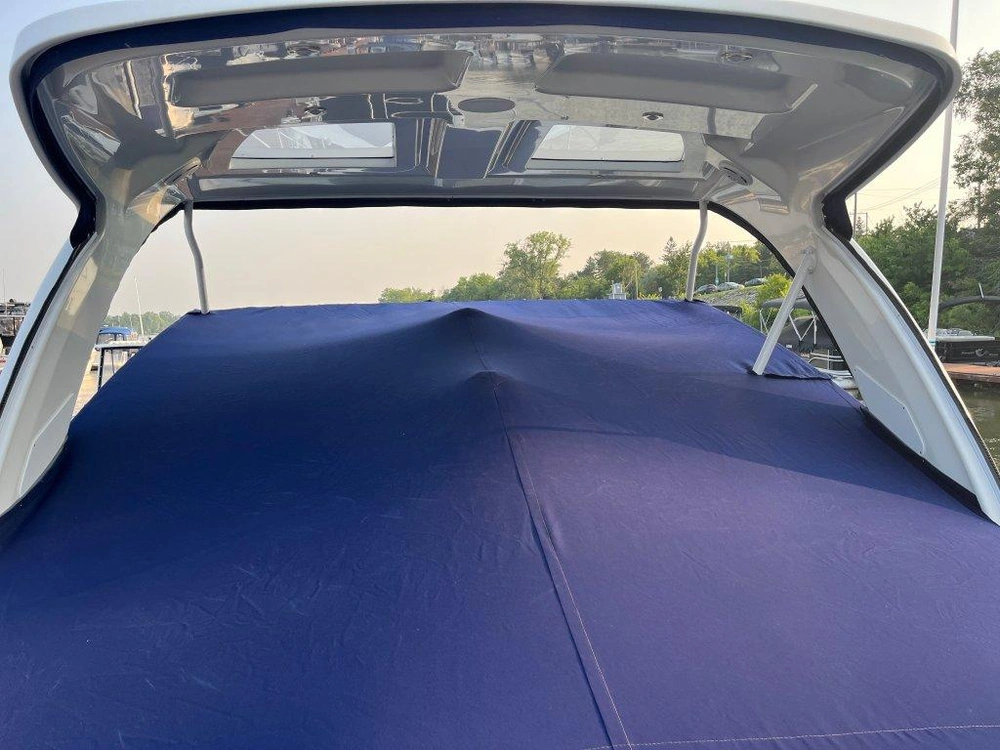 Cruisers Yachts 350 Express 2012 alt