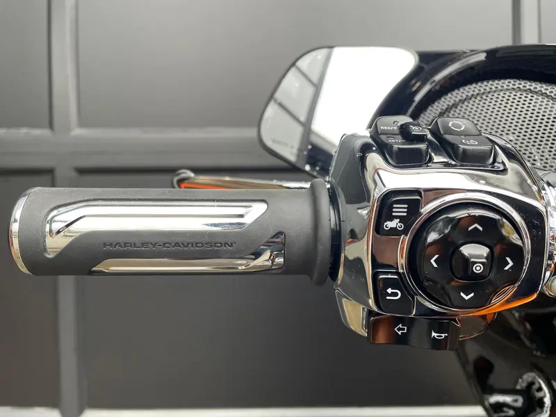 2026 Harley-Davidson FLHXSE - CVO™ Street Glide® thumbnail 14