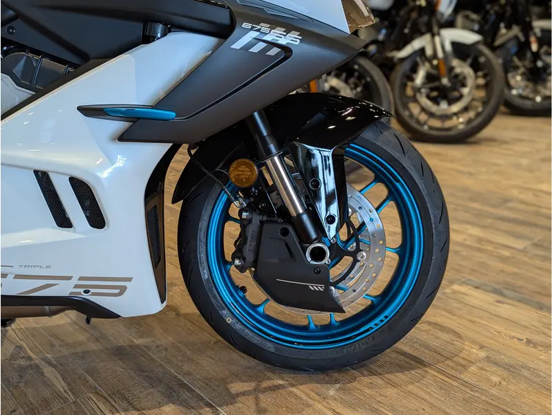 2026 CFMOTO 675SS // Nebula White thumbnail 4