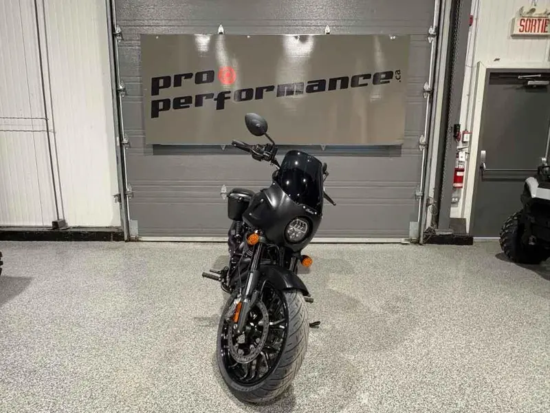 2025 Indian Motorcycle Sport Chief RT thumbnail 2