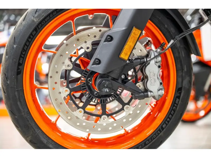 2024 KTM 890 SMT thumbnail 10