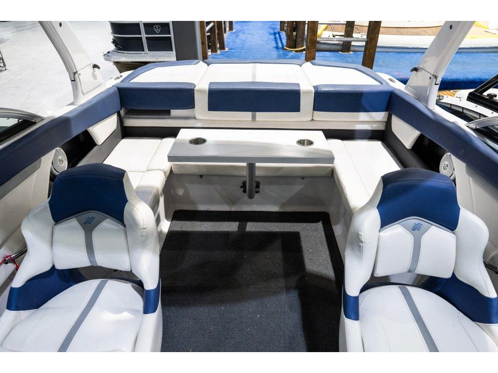 2012 Four Winns 230 Horizon alt