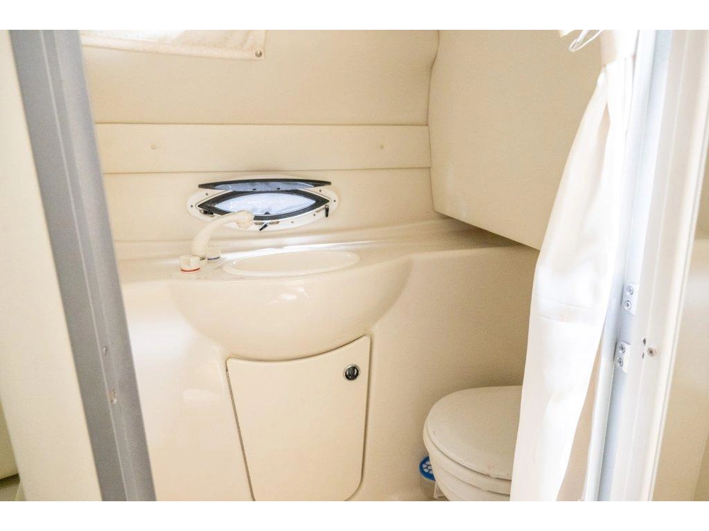 Bayliner 245 2012 alt