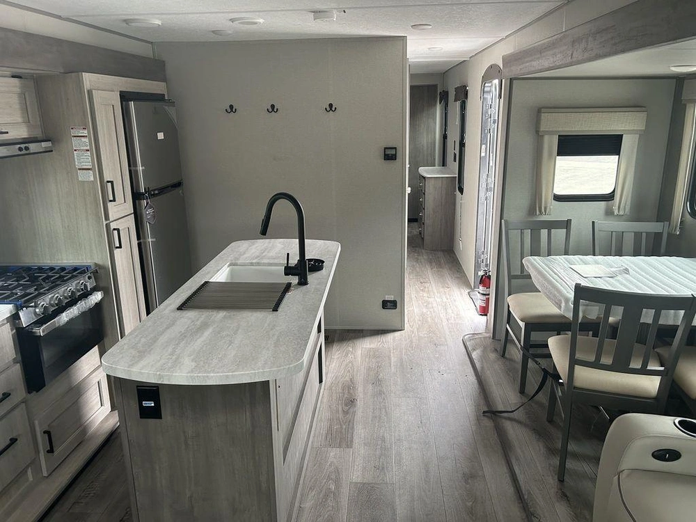 2025 Coachmen Legacy Edition 313rlts alt
