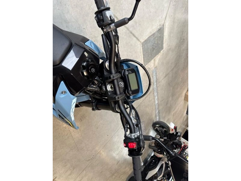 Suzuki Dr-z400sm Sky Grey 2025 alt