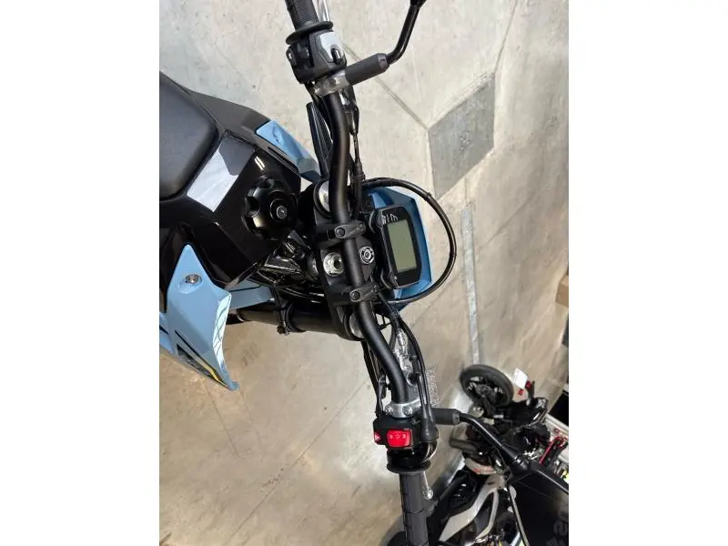 Suzuki Dr-z400sm Sky Grey 2025 alt