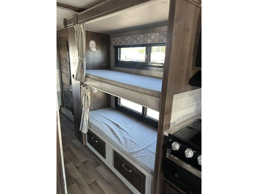 2021 Jayco Redhawk 31f alt