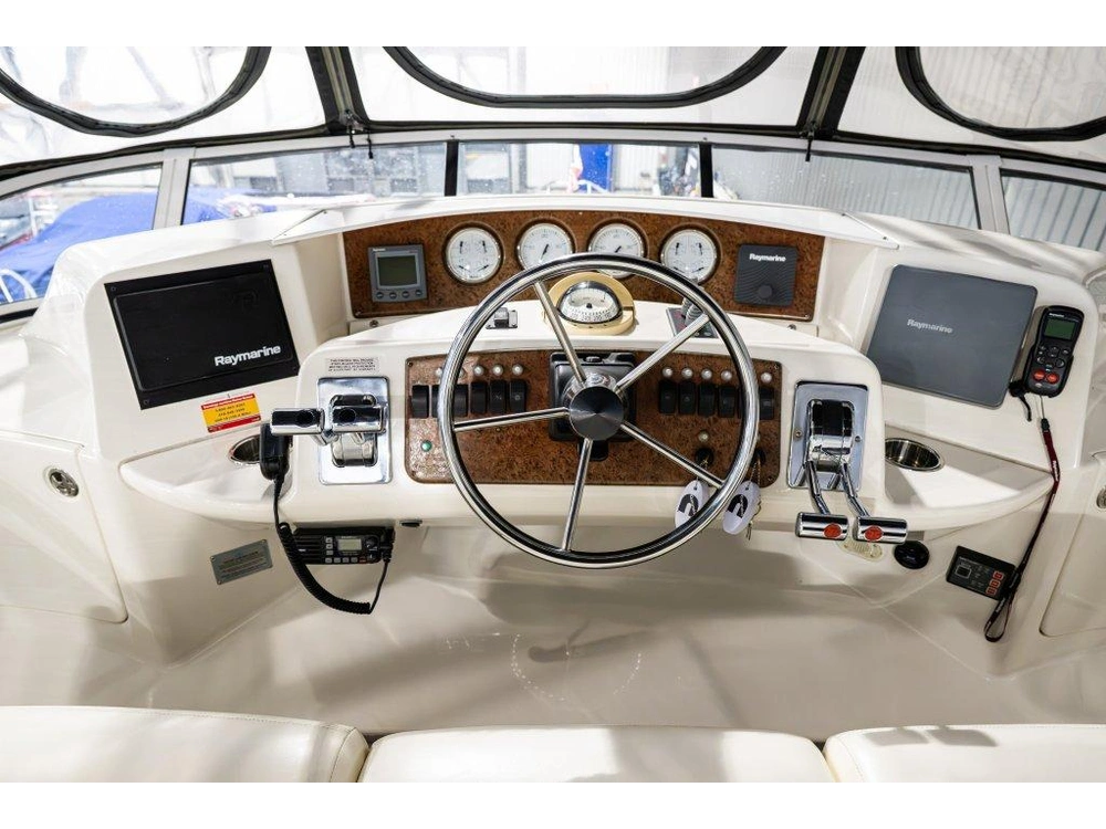 Silverton 390 Motor Yacht 2003 alt