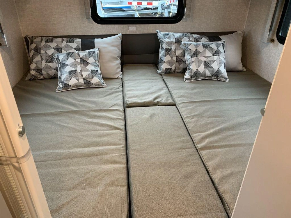 2024 Thor Motor Coach Vegas 24.1 alt