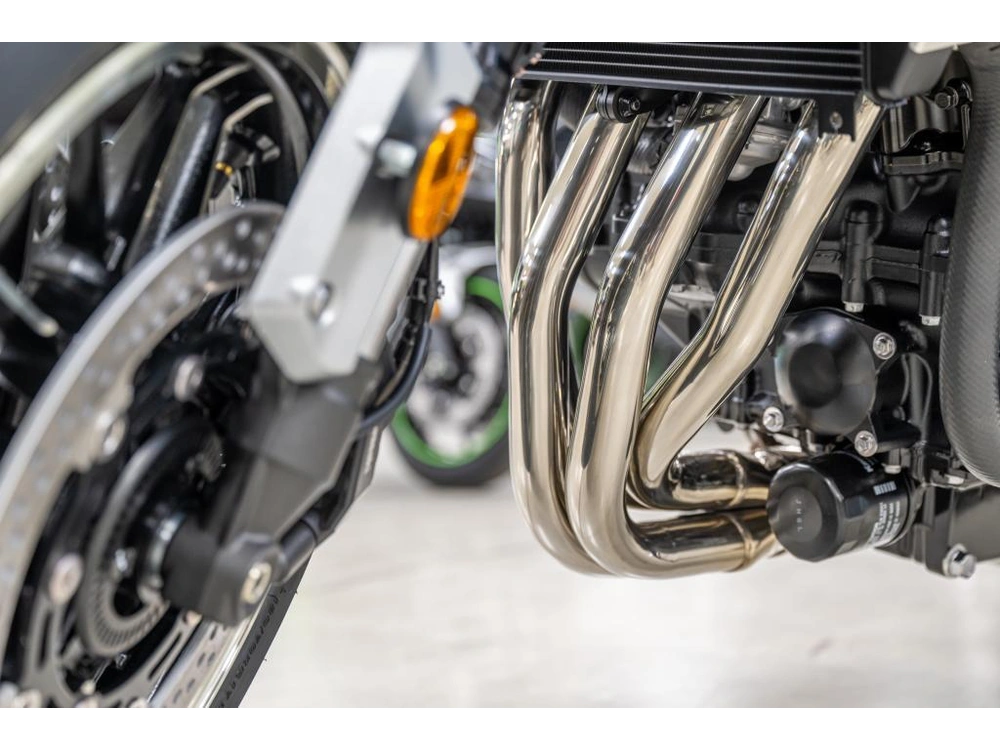 2025 Kawasaki Z900rs alt