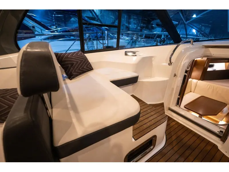2018 Bavaria Motoryachts S33 HT VOLVO D3-220 thumbnail 11