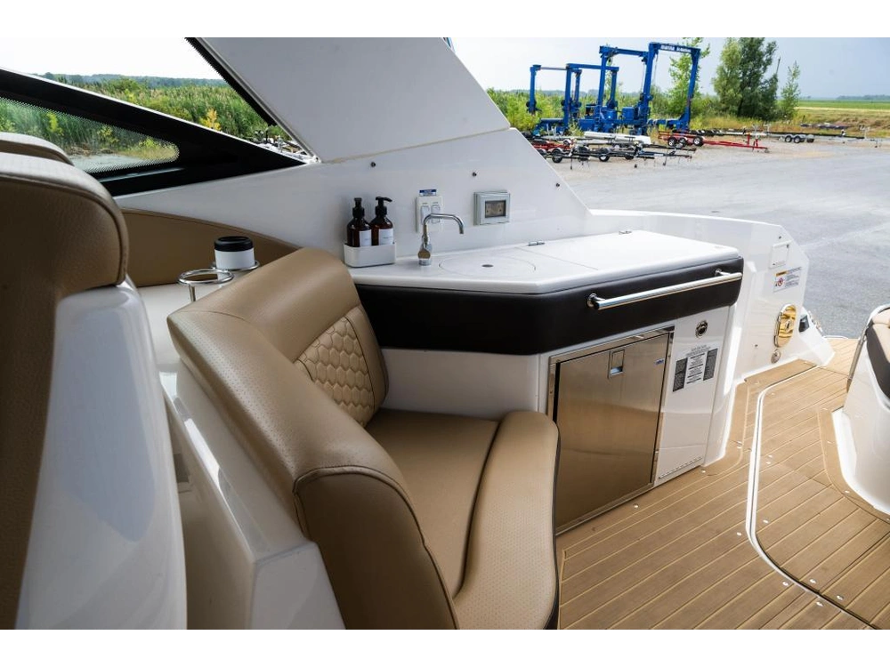 Sea Ray Sundancer 320 2022 alt