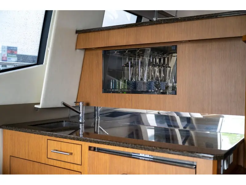 2012 Carver Yachts Voyageur 54 *SUR RENDEZ-VOUS* thumbnail 26