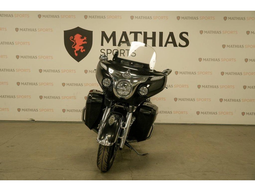 Indian Motorcycle Roadmaster 2018 alt