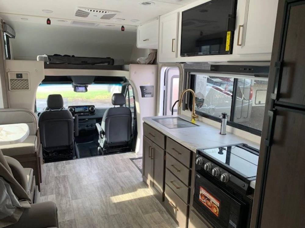 2024 Thor Motor Coach 24lt alt