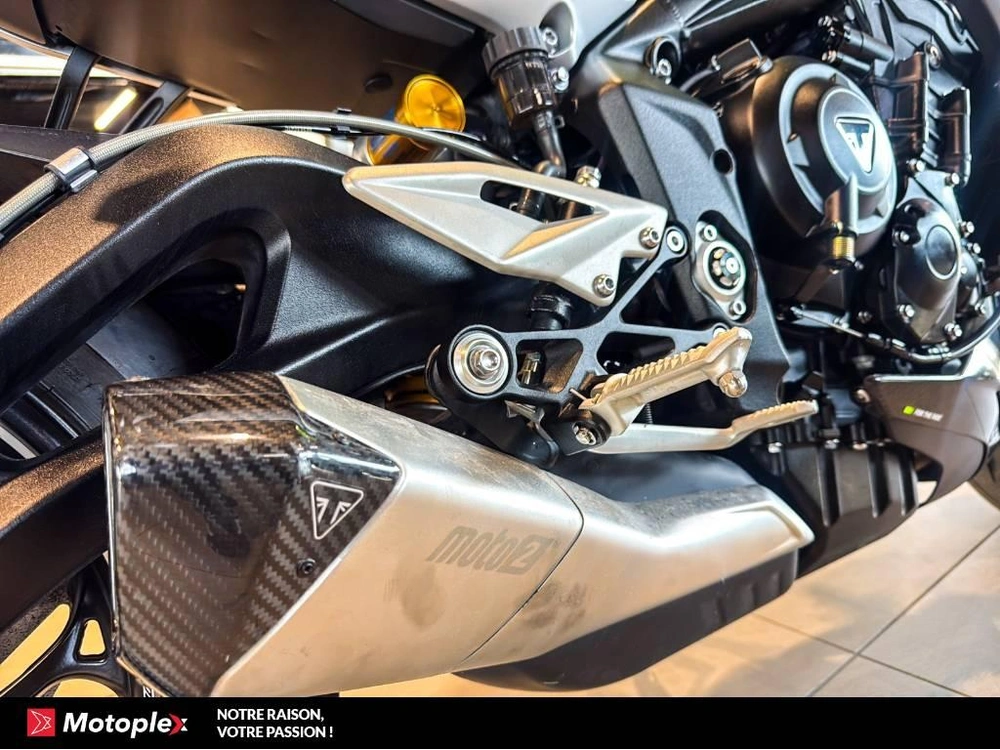 Triumph Street Triple 765 Rs Moto2 2024 alt