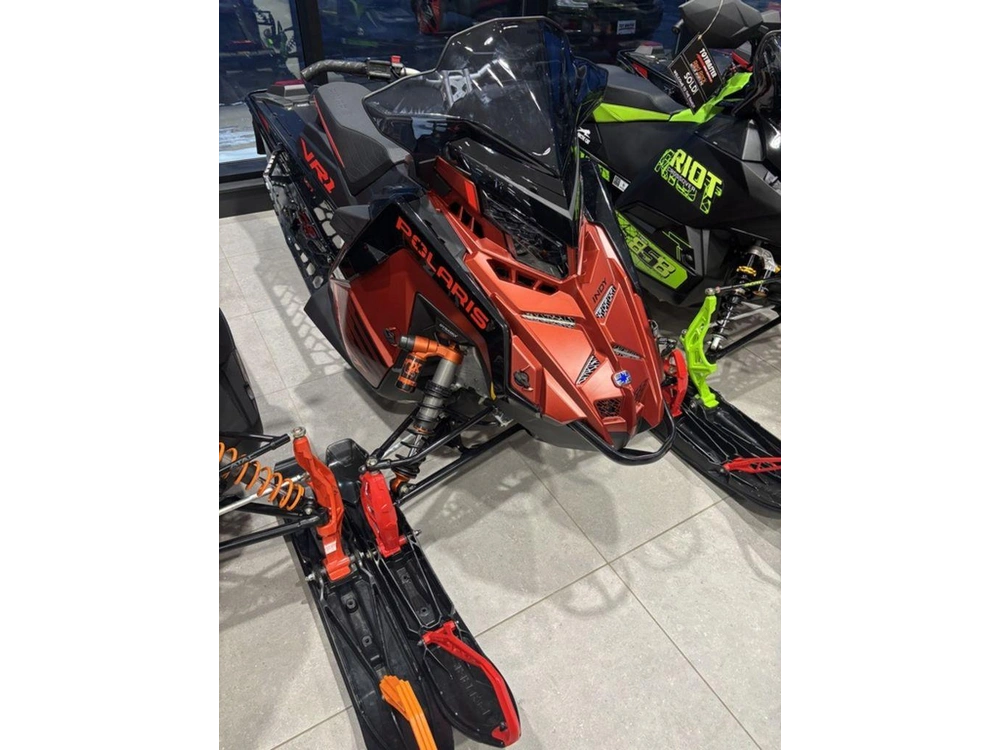 2025 Polaris Boost Indy Vr1 Dynamix 137 Matte Marmalade Orange / Gloss Black / Indy Red alt