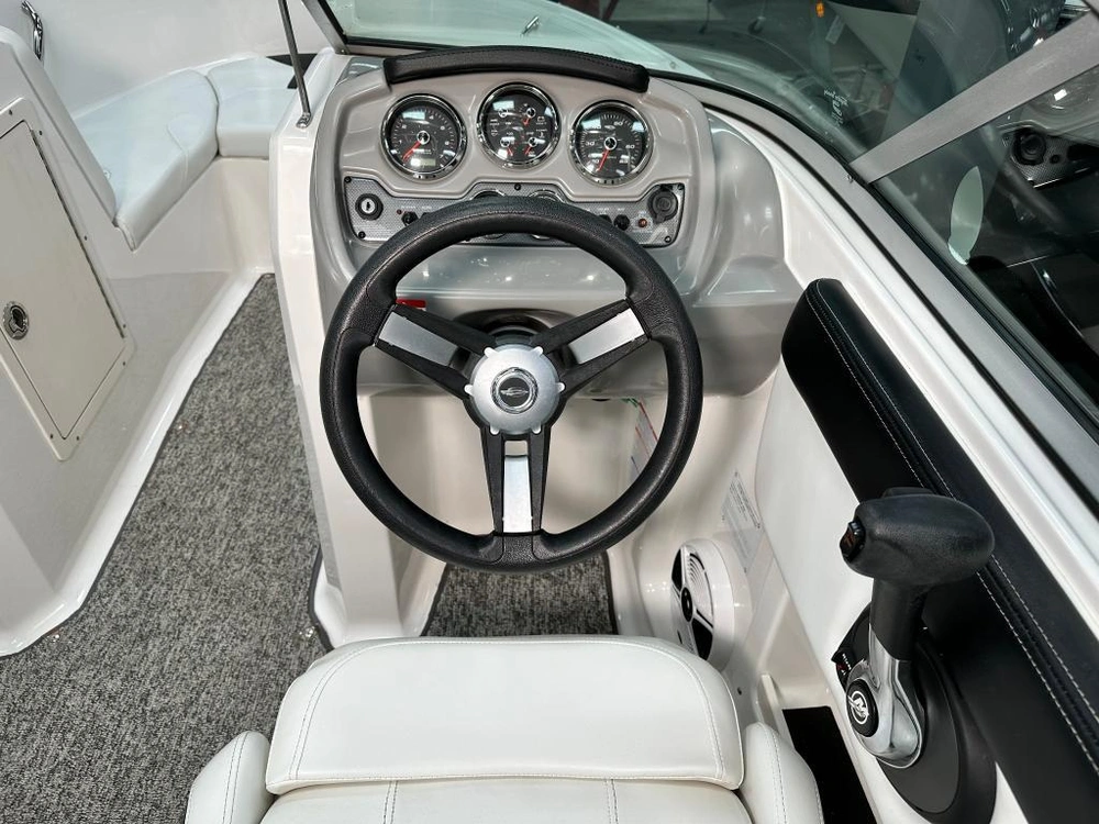 2018 Chaparral H2o 19 alt