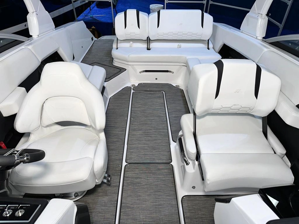 Four Winns H6 Mercruiser 6.2l / Bravo 3 - Demo 2025 alt