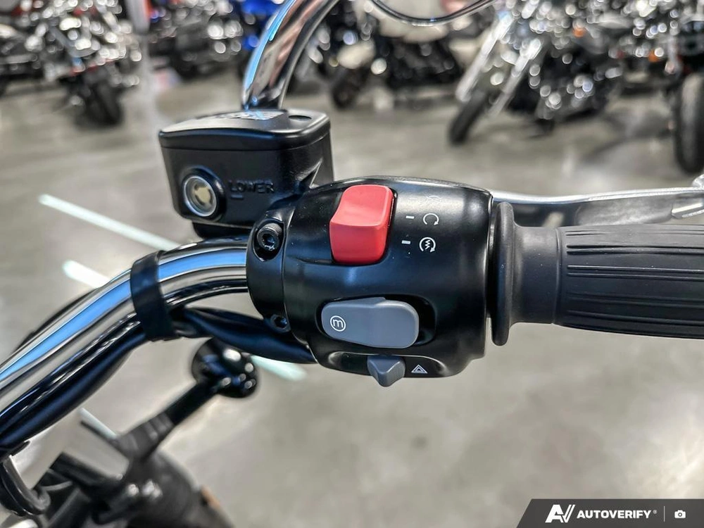 2023 Triumph Bonneville Speedmaster Sapphire Black/fusion White alt