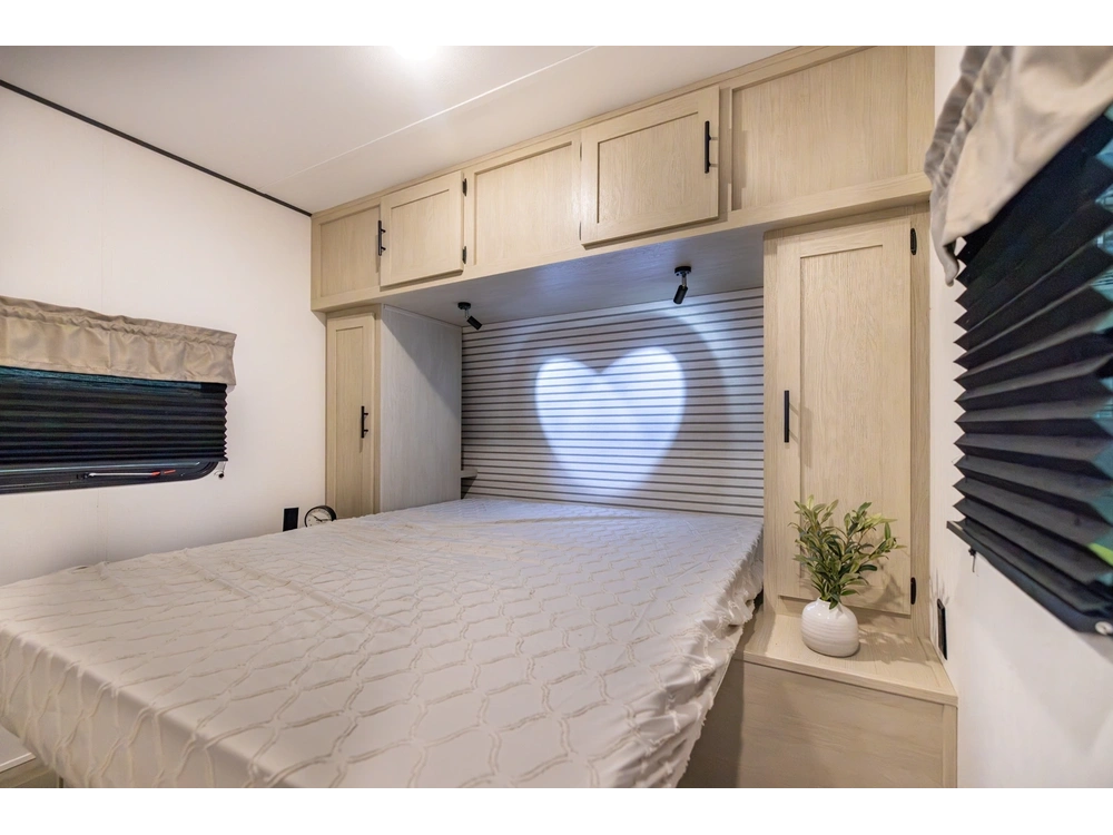 Coachmen Shasta I-5 Edition 527bhs 2026 alt