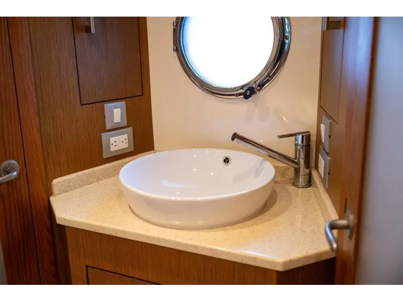 2012 Carver Yachts Voyageur 54 *SUR RENDEZ-VOUS* thumbnail 18