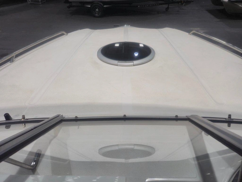 Rinker Boat Co 220 Mtx Cuddy 2011 alt