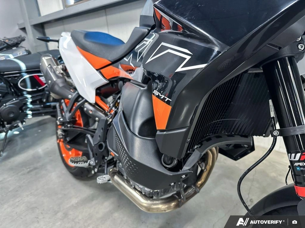 2024 Ktm 890 Smt alt