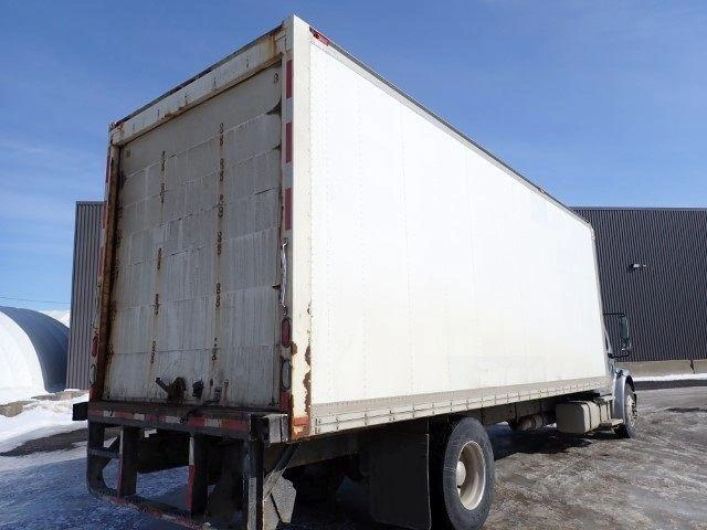 Freightliner M2106 2005