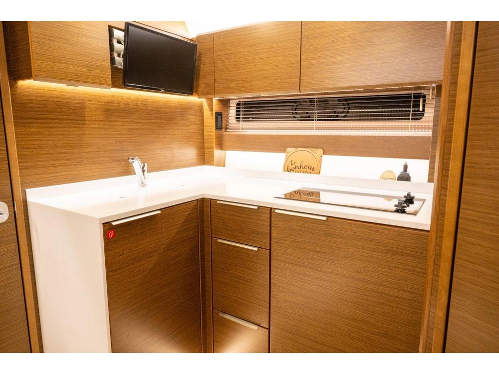 Bavaria S36 Coupe Volvo D3-220 2018 alt