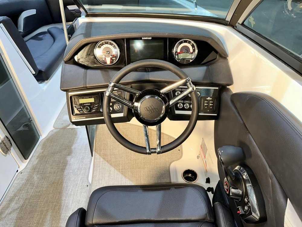 Four Winns Hd8 Mercruiser 6.2l / Bravo 3 2024 alt