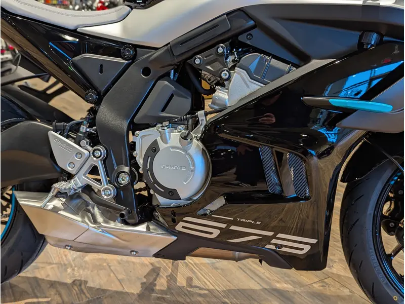 2026 CFMOTO 675SS // Nebula Black thumbnail 6