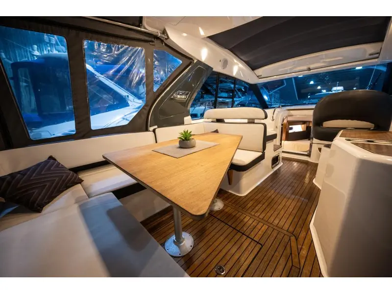 2018 Bavaria Motoryachts S33 HT VOLVO D3-220 thumbnail 6