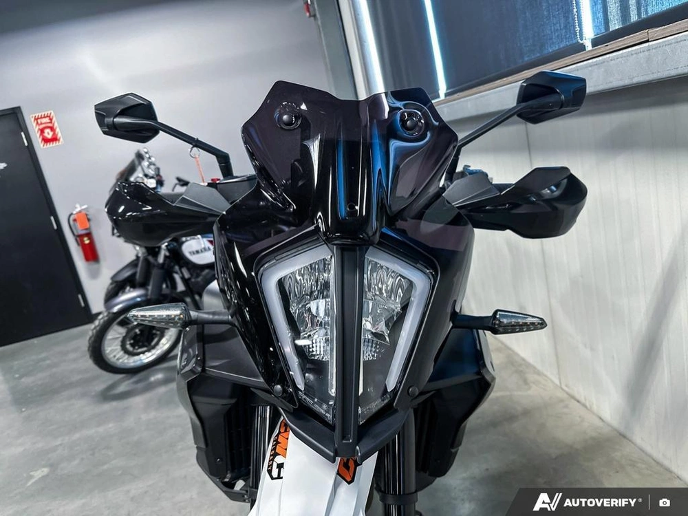 2024 Ktm 890 Smt alt