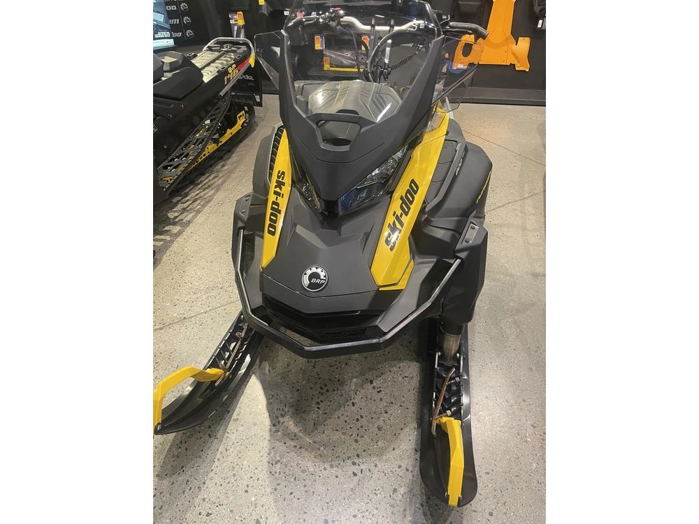 2026 Ski-doo Summit Neo + 600 Efi Hurricane Flexedge 1.75' E.s. alt