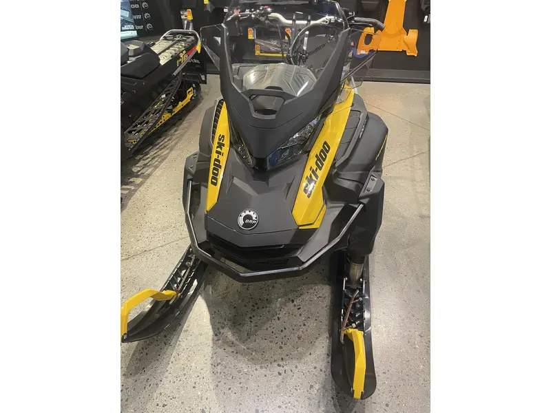2026 Ski-Doo SUMMIT NEO + 600 EFI HURRICANE FLEXEDGE 1.75' E.S.