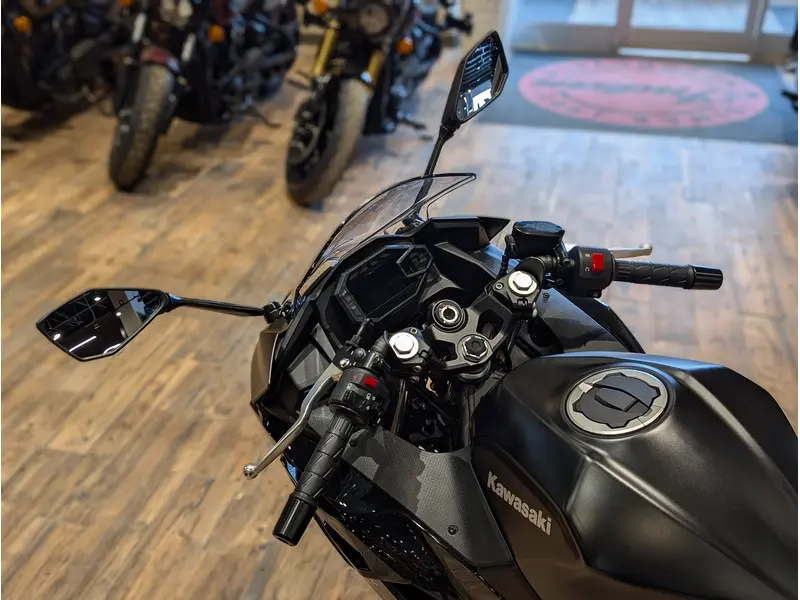 2026 Kawasaki Ninja 500 // Metallic Flat Spark Black/Metallic Spark Black thumbnail 8